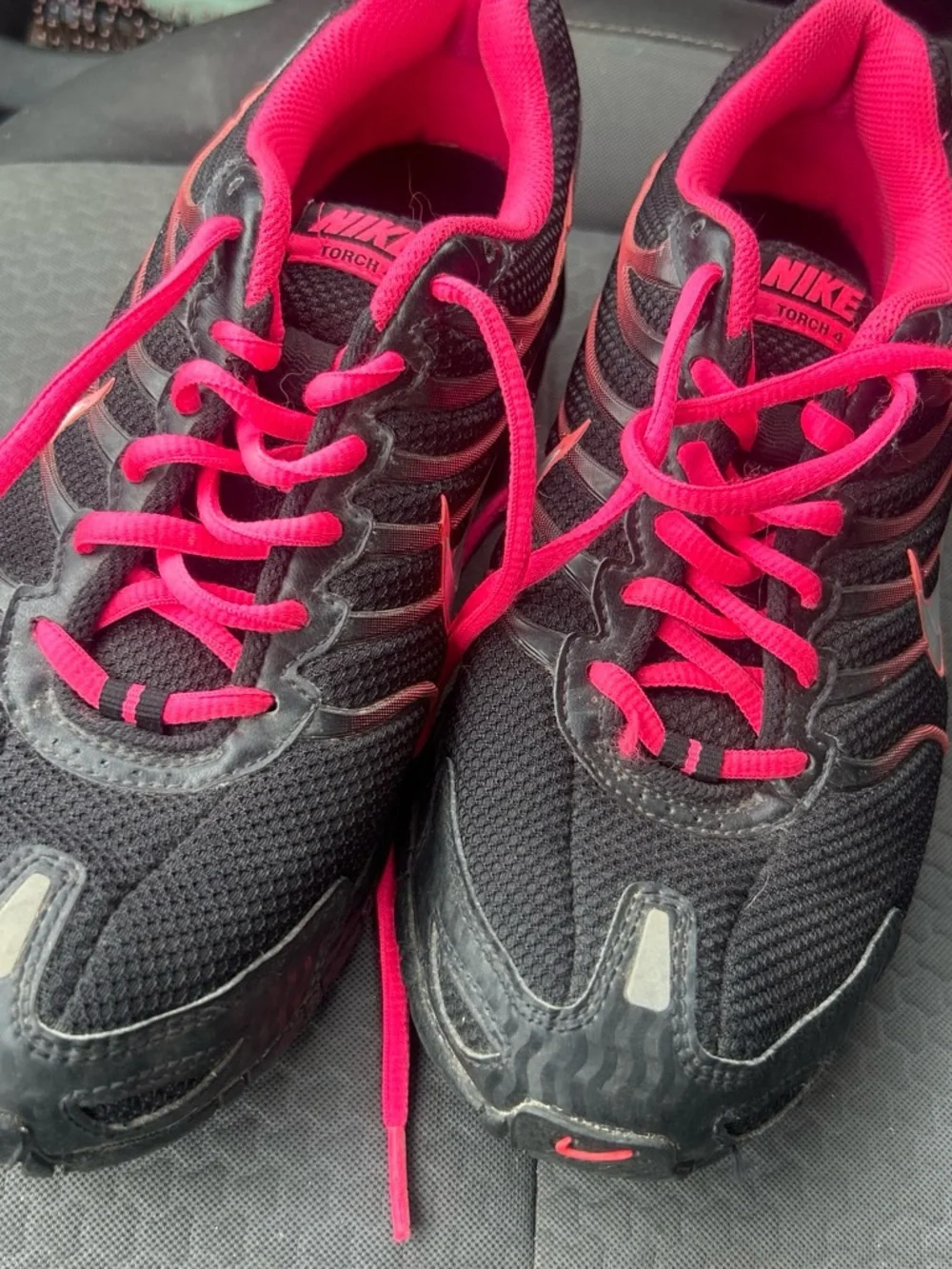 Nike Women’s Black & Hot Pink Running Shoes - Picture 4 of 5